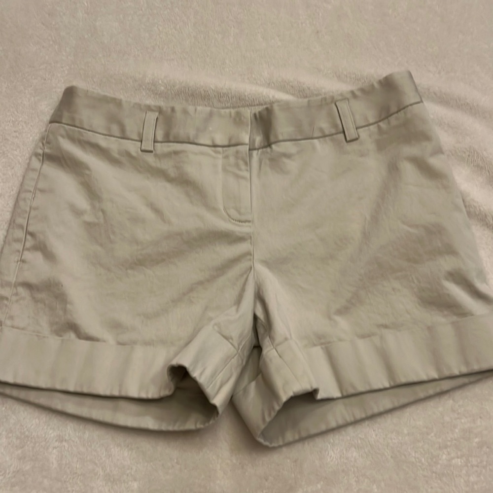 Express shorts‎